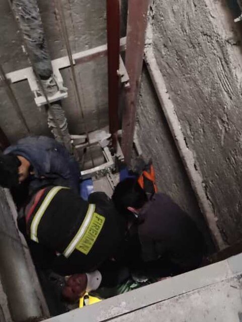 سقوط کارگر 50 ساله در چاهک آسانسور